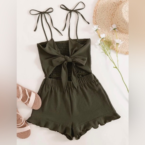 Green Cami Romper with Bow Knot Detail NWT - Picture 2 of 2